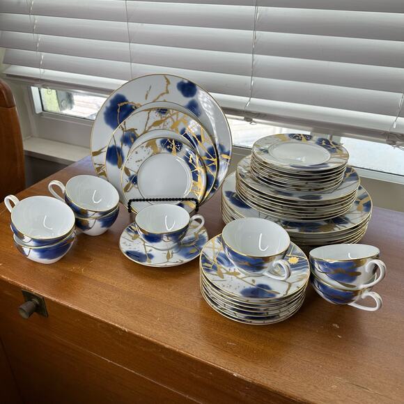 Salad Plates in Jubilant Days Gold by Noritake Contemporary Dining Set of 4 - Picture 5 of 7